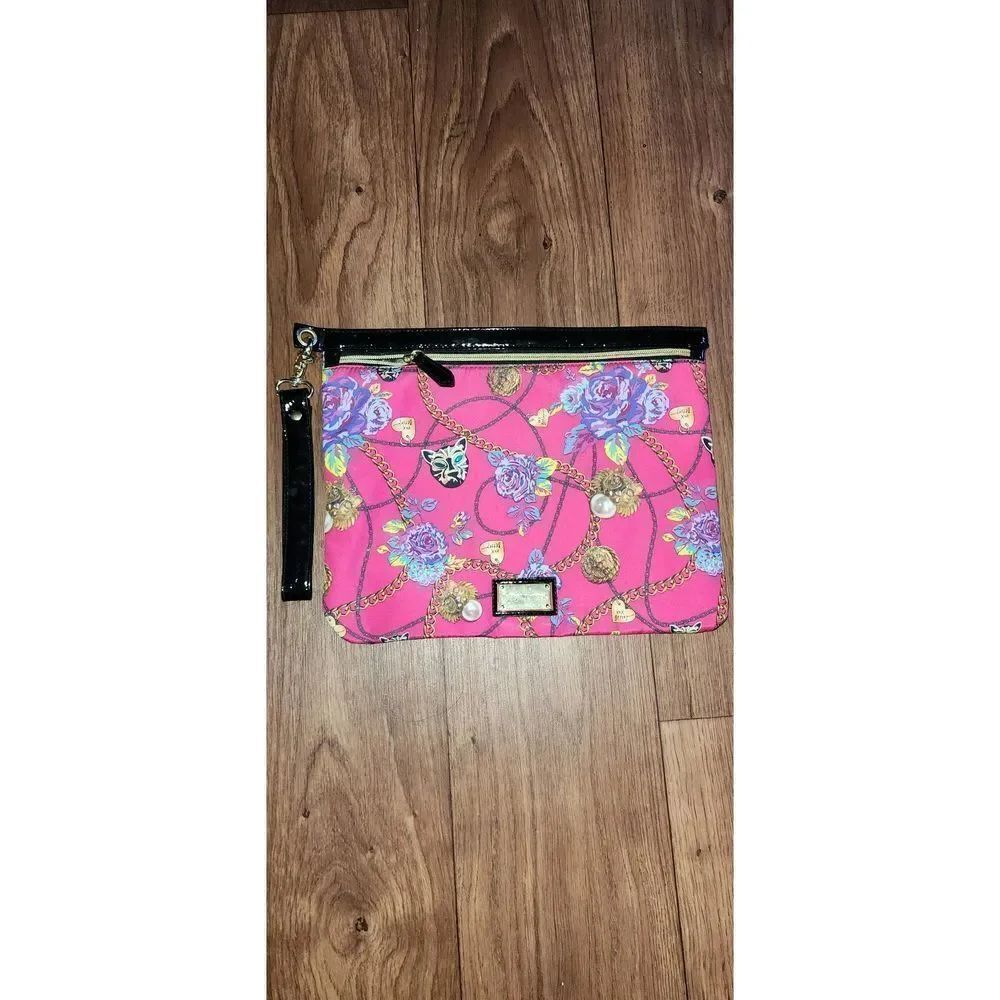 Betsey Johnson Large Cluth/ Wristlet